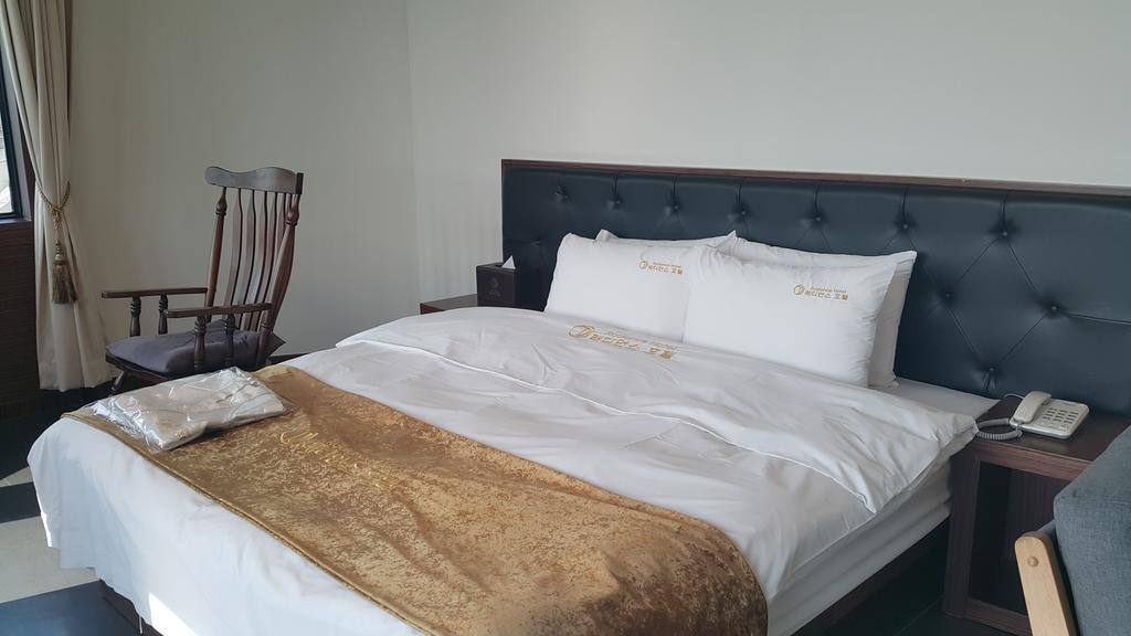 Radiance Tourist Hotel Кодже Экстерьер фото