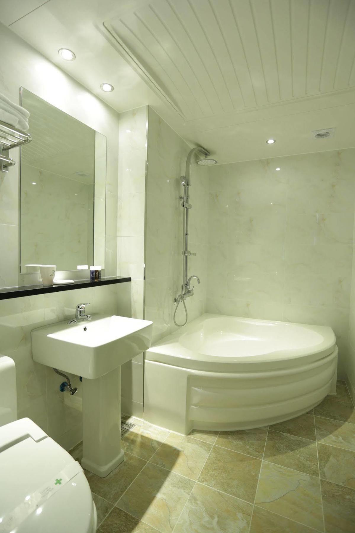 Radiance Tourist Hotel Кодже Экстерьер фото