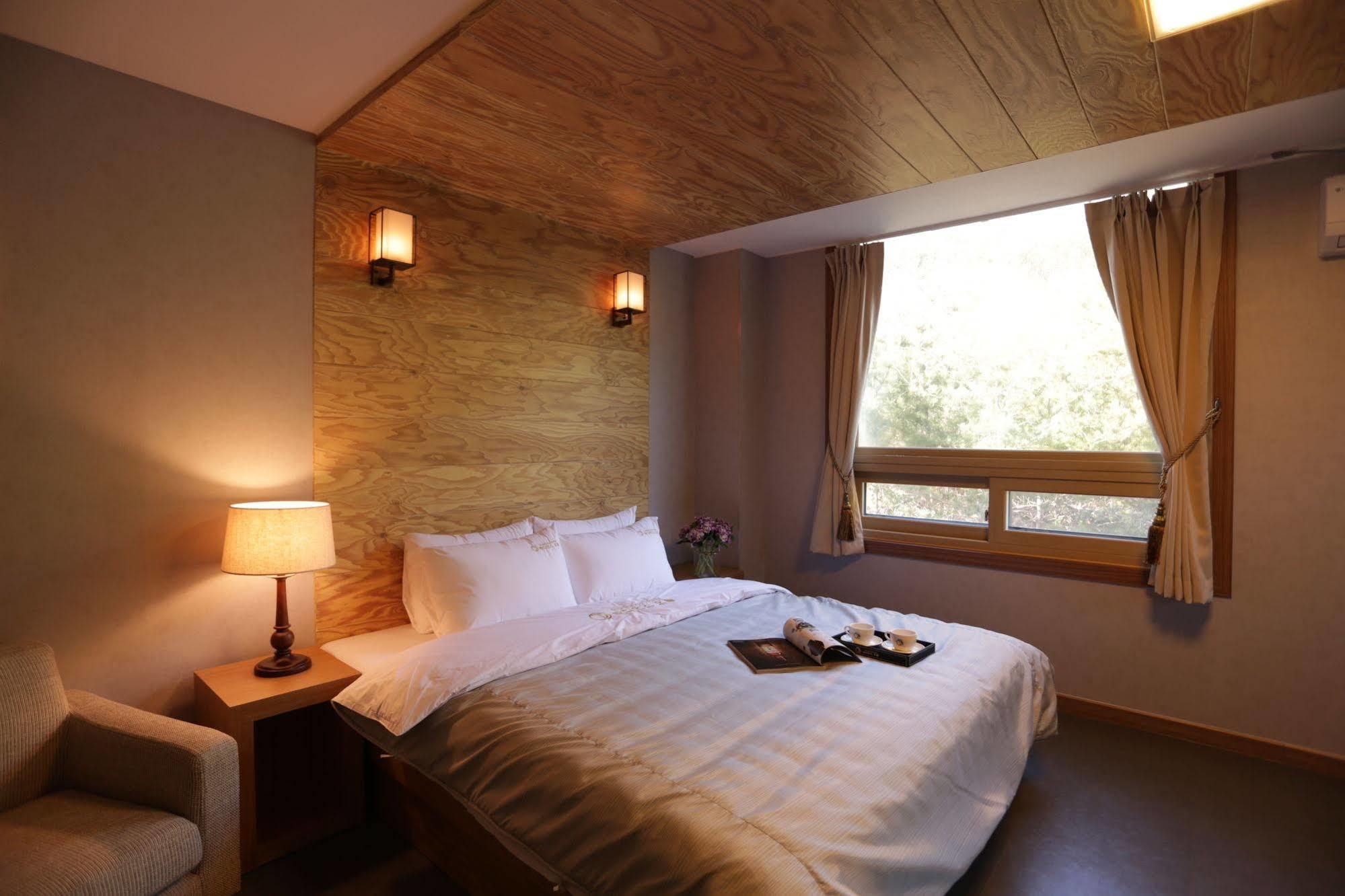 Radiance Tourist Hotel Кодже Экстерьер фото