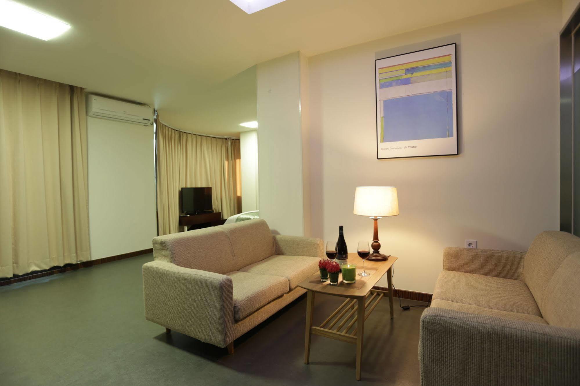 Radiance Tourist Hotel Кодже Экстерьер фото