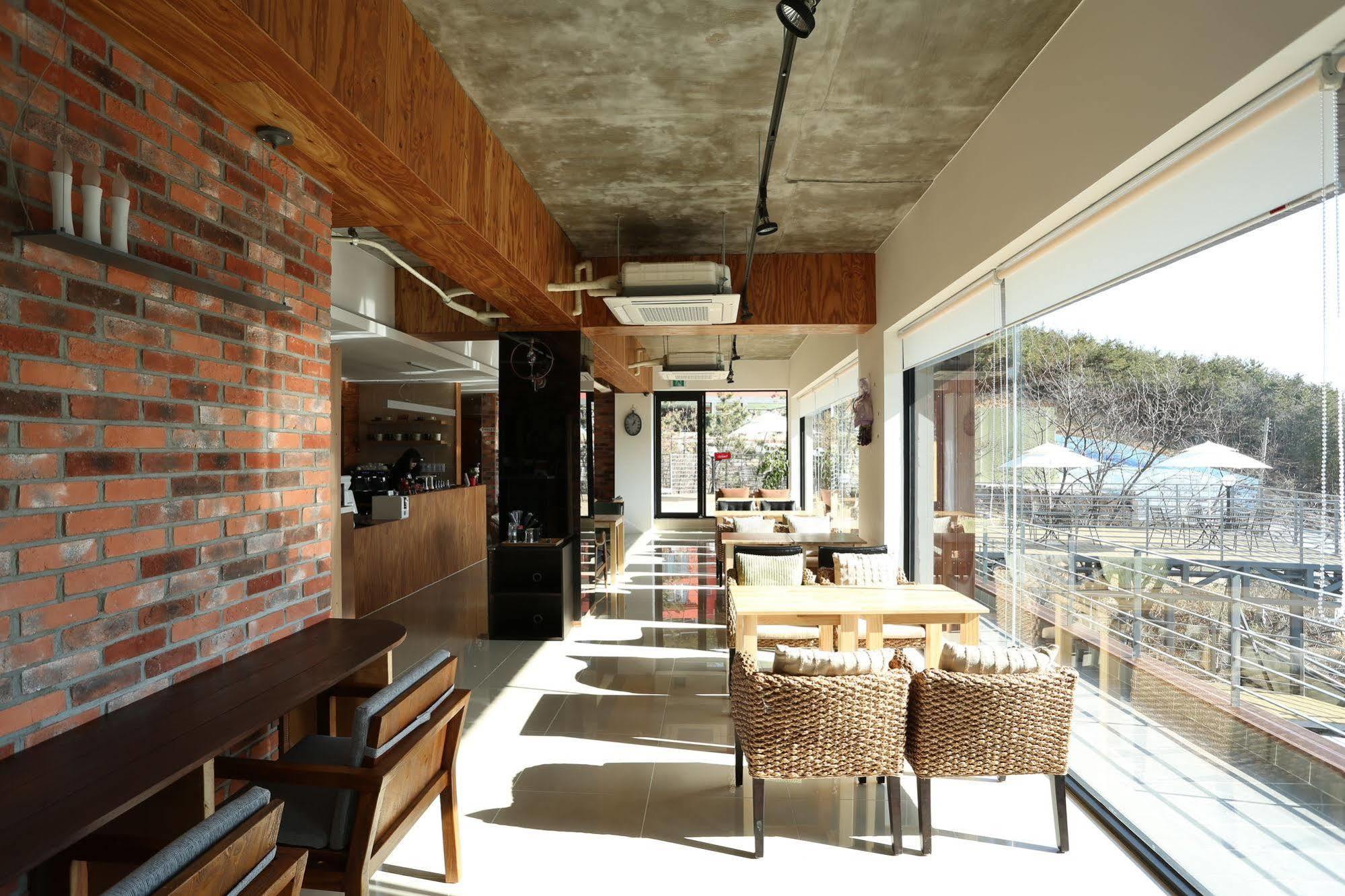 Radiance Tourist Hotel Кодже Экстерьер фото